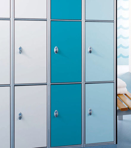 Laminat-Garderobenschrank - Venesta - für öffentliche Einrichtungen / für Sportanlage / für Wellnesscenter