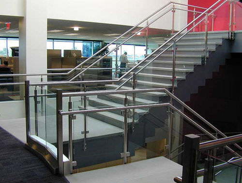 Halbgewendelte Treppe - 37406  - Couturier Iron Craft - Betonstufen / mit Metallstruktur / für Geschäftsgebäude