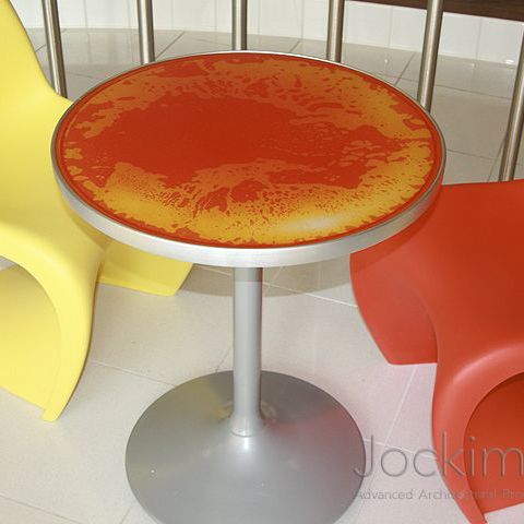 Moderner Tisch - LIQUID LAVA™ - Aag-glass - Polycarbonat / Gestell aus Polykarbonat / quadratisch