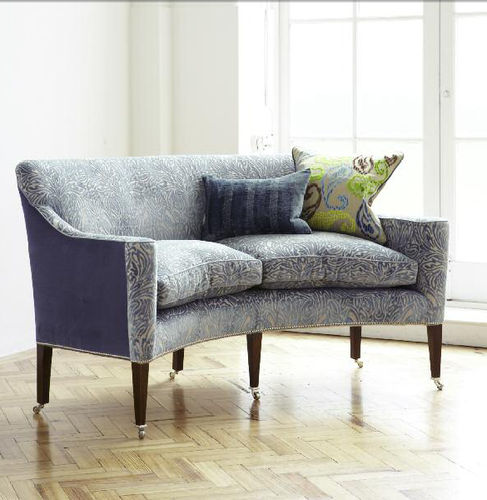 Klassisches Sofa - SYLVIE - William Yeoward - Stoff / mehrfarbig / Zweisitzer