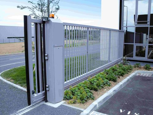 Schiebetor - STANDARD - Jacot des Combes - Aluminium / mit Stangen / motorisiert