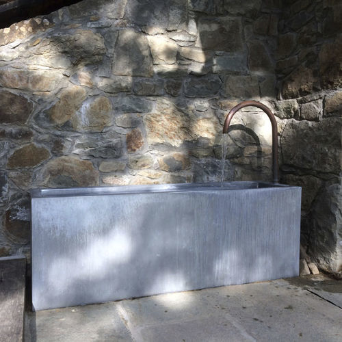 Garten-Springbrunnen - BASSIN MOUNTAIN - Tonton Zingueur - bodenstehend / Zink / modern