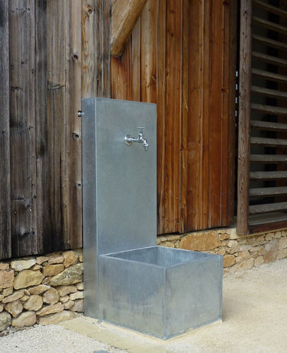 Garten-Springbrunnen -  FONTAINE DE VILLE - Tonton Zingueur - Zink / Titanzink / modern