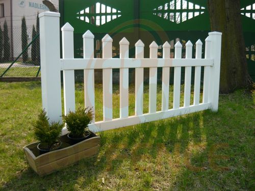 Zaun mit Stangen - TRADITIONAL SCALLOPED - Top Fence - Garten / PVC / modern