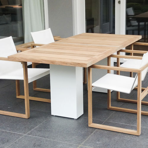 Moderner Tisch - DOBLE - FueraDentro - Teakholz / Hartglas / Edelstahl