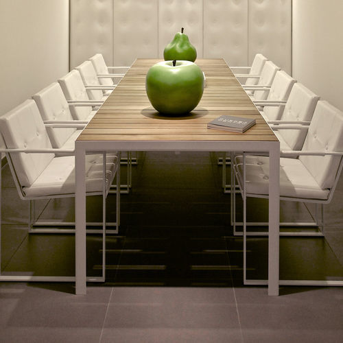 Moderner Tisch - NIMIO  - FueraDentro - Teakholz / Glas / Keramik
