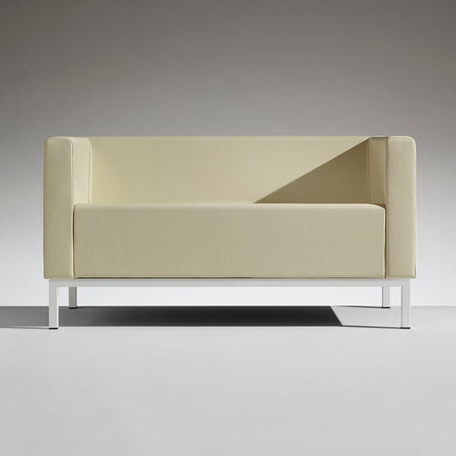 Kompaktes Sofa - POLO - Lamm srl - modern / Stoff / Leder