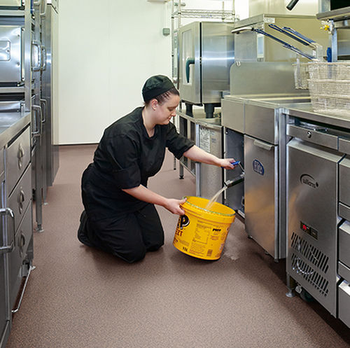 Vinyl-Bodenbelag - POLYSAFE APEX - Polyflor - für Feuchträume / für Dienstleistungsbereich / Rollen