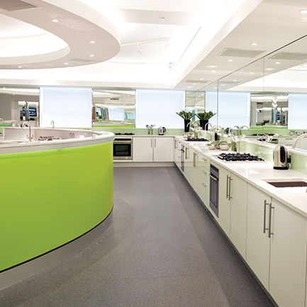 Vinyl-Bodenbelag - POLYSAFE ULTIMA - Polyflor - für Feuchträume / für Dienstleistungsbereich / Rollen