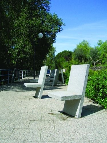 Moderner Stuhl - GÓIS - A Amop Synergies - Beton / für öffentliche Bereiche / für Gewerbegebrauch