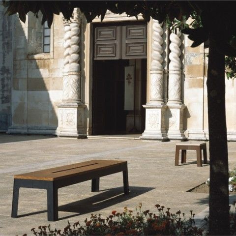 Moderne Bank für den öffentlichen Raum - LUGARCOMUM - A Amop Synergies - Holz / Stahl / Beton
