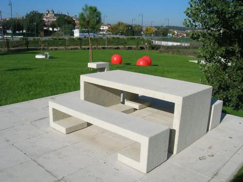 Moderne Bank für den öffentlichen Raum - MATEUS - A Amop Synergies - Beton