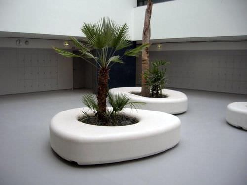 Bank für den öffentlichen Raum / organisches Design - SOLTAS : CELL - A Amop Synergies - Beton / mit integrierten Pflanzkübeln