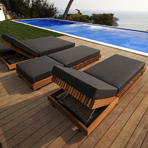 Moderne Sonnenliege - CAPRI - AKT GROUP - abperlendes Gewebe / Kunstleder / Iroko