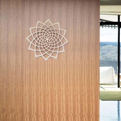 Wandleuchte / originelles Design - SUNFLOWER - David Trubridge Design - für den Innenraum / Holz / Skulptur