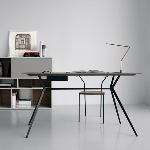 Bodenstehender Schreibtisch - BALANCE  - extendo - modern / Nussbaum / HPL