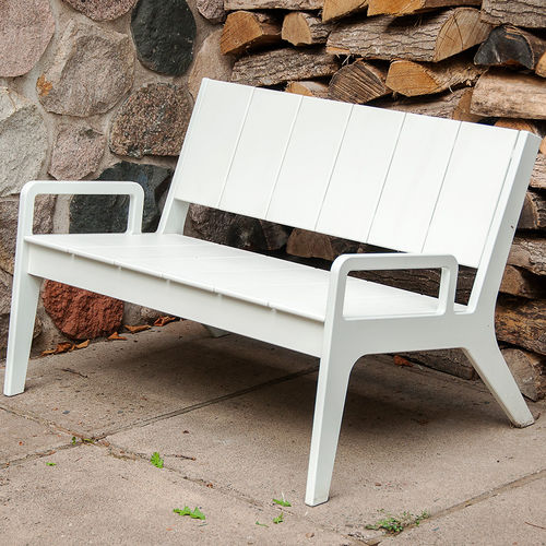 Moderne Gartenbank - N°.9 - Loll Designs - Polyethylen / mit Rückenlehne / mit Armlehnen