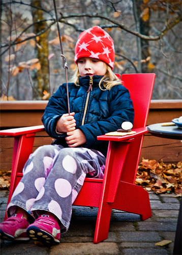 Moderner Sessel - ADIRONDACK - Loll Designs - Polyethylen / für Kinder / 100% recycelbar