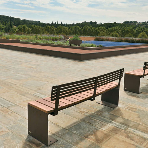 Moderne Bank für den öffentlichen Raum - MANTA - CYRIA | Mobilier Urbain - Holz / Stahl / thermolackierter Stahl