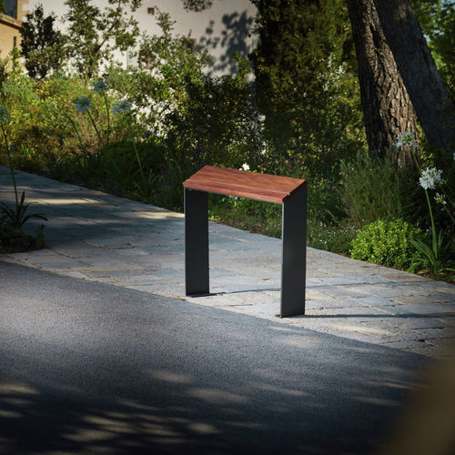 Moderne Bank für den öffentlichen Raum - PYSA - CYRIA | Mobilier Urbain - Holz / Stahl / thermolackierter Stahl