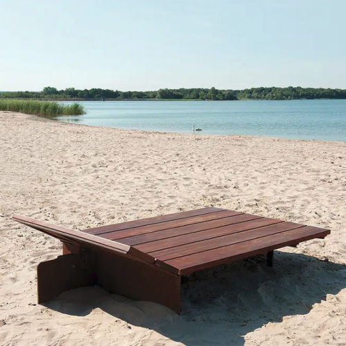 Moderne Sonnenliege - MONSIEUR - CYRIA | Mobilier Urbain - Holz / thermolackierter Stahl / für Strand