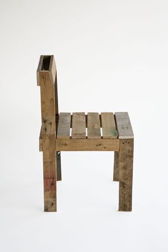 Moderner Stuhl - PALLET  - studiomama - Holz / aus wiederverwertetem Material / für Gewerbegebrauch