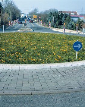 Bordstein-Randstein - CITY TRUCK - Kronimus AG Betonsteinwerke - Beton / gebogen