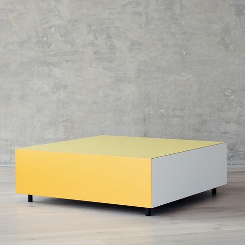 Moderner Couchtisch - BLOC - Established and sons - Sperrholz / Birke / HPL