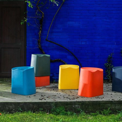 Moderner Hocker - BUTT - Established and sons - Kunststoff / Gestell aus Kunststoff / stapelbar