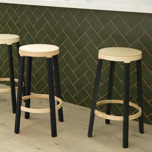 Moderner Barhocker - STEP - Established and sons - Esche / Gestell aus Esche / mit 4 Beinen