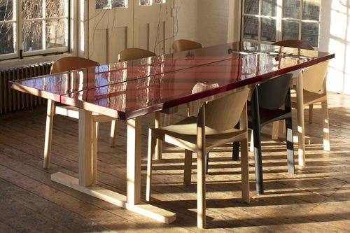 Moderner Esstisch - UDUKURI - Established and sons - Esche / Epoxid / Gestell aus Holz