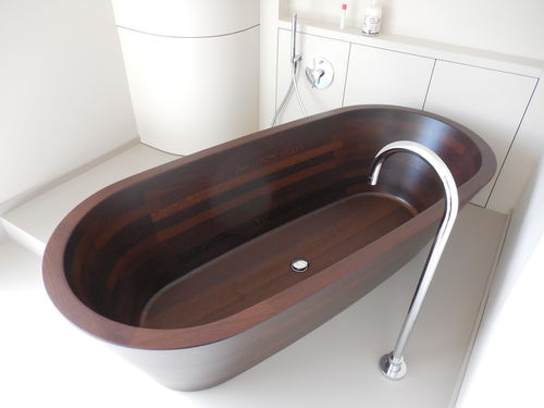 Ovale Badewanne - IMAGE 07 - IMAGE - freistehend / Harz / Holz