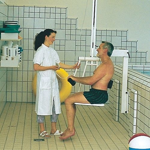 Patientenlifter für Pool - POOL III - Trautwein - elektrisch / wandmontiert / für Humanmedizin