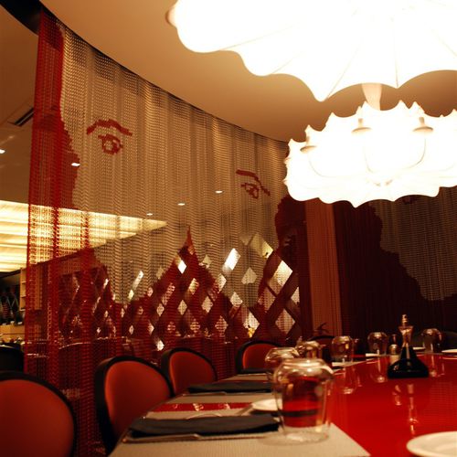 Netzraumteiler - UNDULATED, MOBILE - KriskaDECOR - Metall / für Restaurants / für öffentliche Bereiche