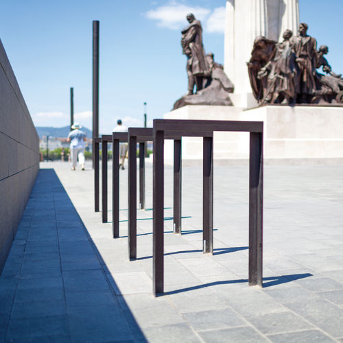 Bodenstehender Fahrradständer - LOTLIMIT - mmcité street furniture - für öffentliche Bereiche / galvanisiertem Stahl / für professionellen Einsatz