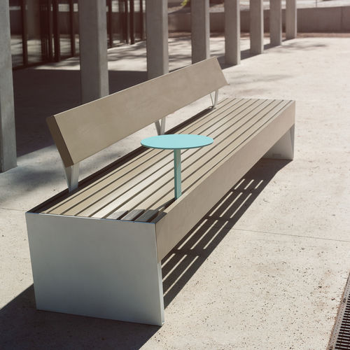 Moderne Bank für den öffentlichen Raum - BLOCQ - mmcité street furniture - Laubholz / Kiefer / galvanisiertem Stahl