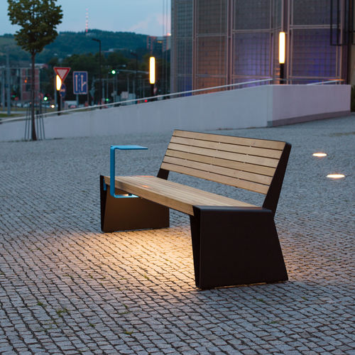 Moderne Bank für den öffentlichen Raum - RADIUM - mmcité street furniture - Laubholz / Tropenholz / Kiefer