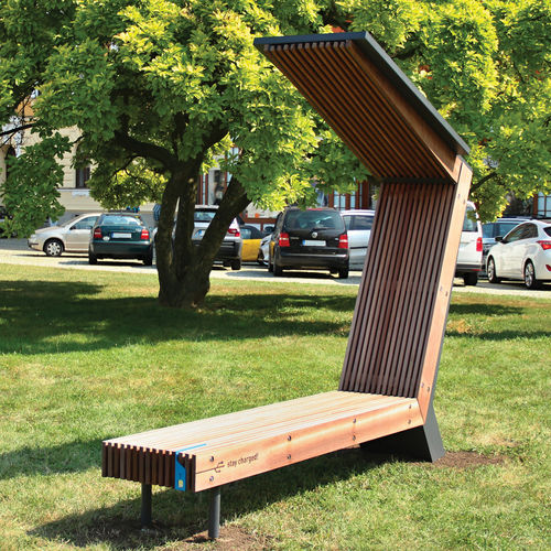 Moderne Bank für den öffentlichen Raum - WOODY SCORPIO - mmcité street furniture - Laubholz / Tropenholz / galvanisiertem Stahl