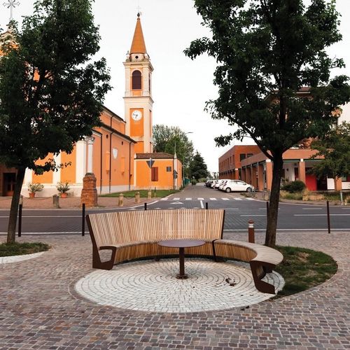 Moderne Bank für den öffentlichen Raum - LANDSCAPE COMPACT - mmcité street furniture - Laubholz / Akazie / galvanisiertem Stahl
