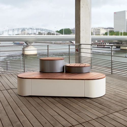 Moderne Bank für den öffentlichen Raum - URBAN ISLANDS - mmcité street furniture - Laubholz / HPL / ohne Rückenlehne