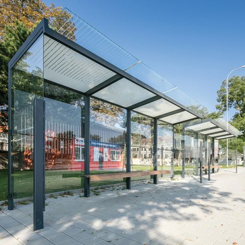 Glasbuswartehalle - GEOMERE - mmcité street furniture - galvanisiertem Stahl / Holz / mit Bank