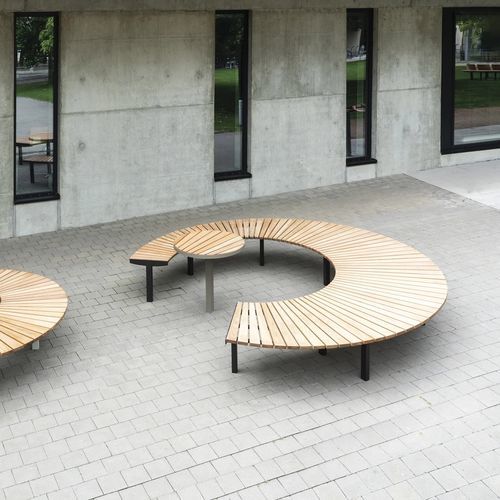 Moderner Picknicktisch - LAGO - mmcité street furniture - Laubholz / Gestell aus galvanisiertem Stahl / rund