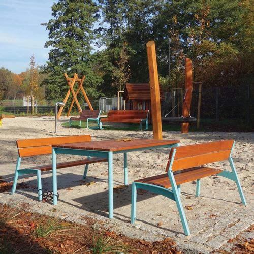 Moderner Picknicktisch - VERA - mmcité street furniture - Holz / HPL / Gestell aus galvanisiertem Stahl