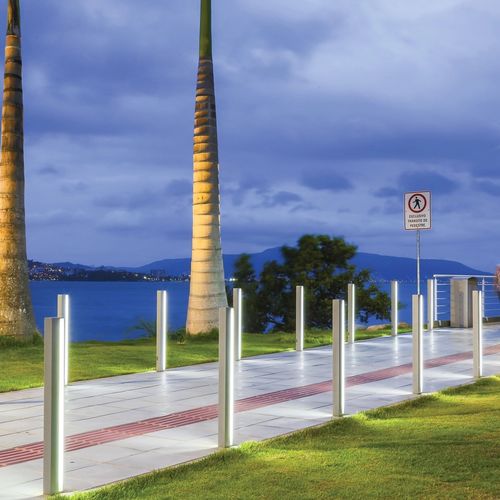 Moderner Leuchtpoller - ELIAS - mmcité street furniture - Stahl / LED