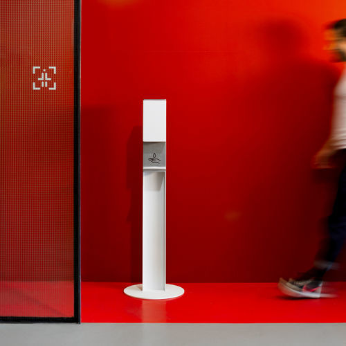 Bodenstehender Desinfektionsspender - SANIT - mmcité street furniture - kontaktlos / Edelstahl / Aluminium
