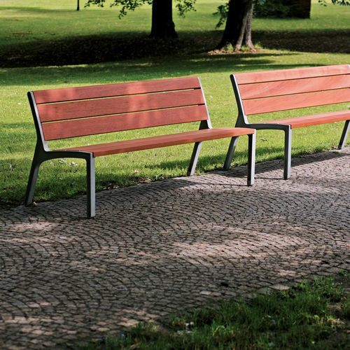 Moderne Bank für den öffentlichen Raum - Miela - mmcité street furniture - Laubholz / Tropenholz / Akazie