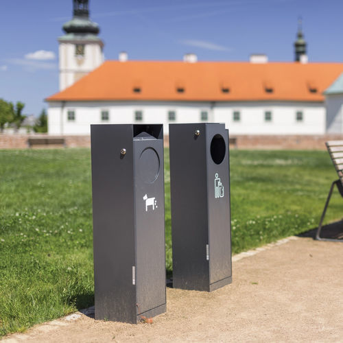 Hundeabfallbehälter - CRYSTAL - mmcité street furniture - galvanisiertem Stahl / Edelstahl / mit Deckel
