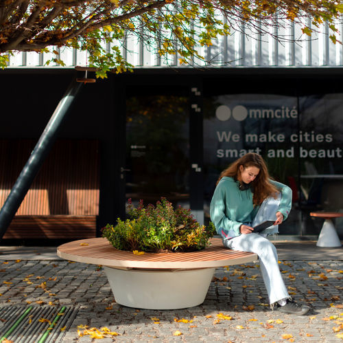 Moderner Tisch - CONICS - mmcité street furniture - HPL / Gestell aus Beton / rund