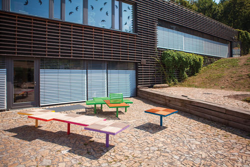 Moderner Tisch - PIXEL - mmcité street furniture - galvanisiertem Stahl / Gestell aus galvanisiertem Stahl / rund
