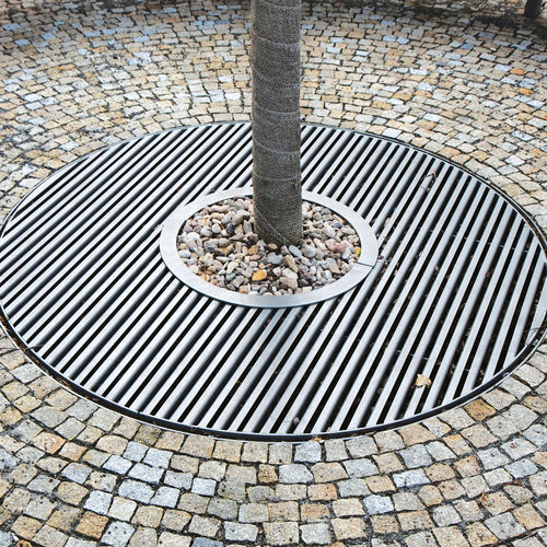 Quadratisches Baumgitter - ARBOTTURA - mmcité street furniture - rund / galvanisiertem Stahl